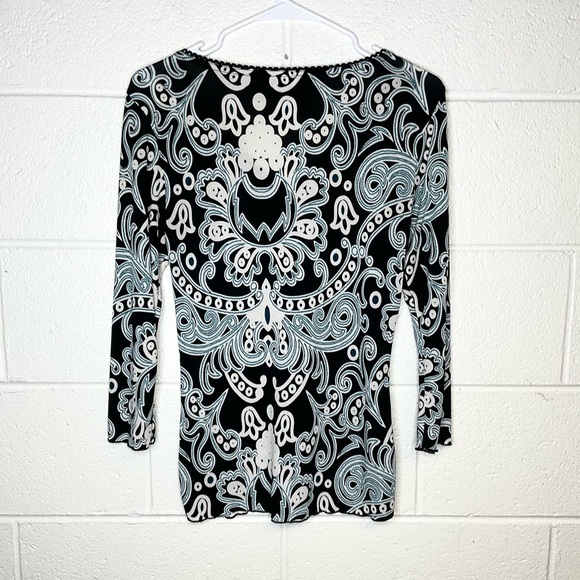 < Y2K Wrapper Black and White Swirl Pattern Blouse > - Picture 3 of 3
